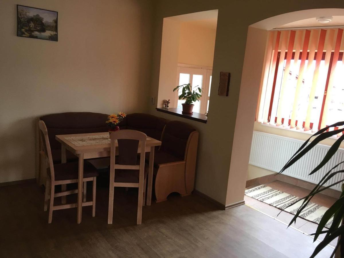 Bicsak Apartman Apartment Joseni Екстериор снимка